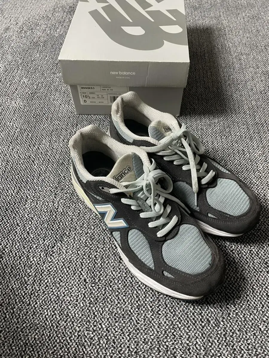 뉴발란스 990v3 kith